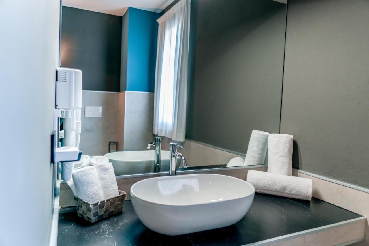 K Modern Hotel Peschiera del Garda Esterno foto
